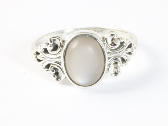 Bague en argent finement travaillée avec pierre de lune grise - taille 17,5