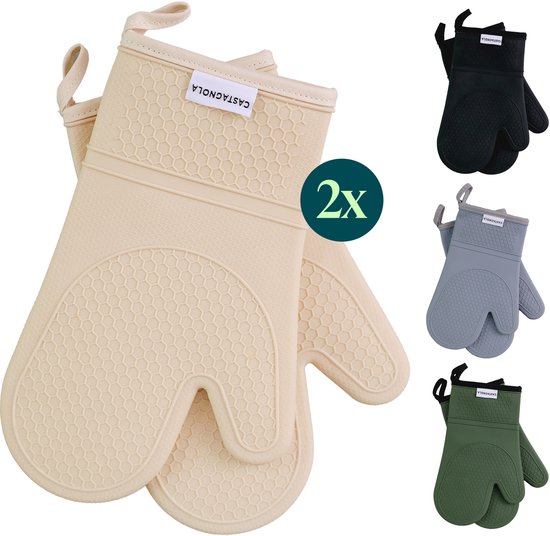 Paire de maniques en silicone beige à motif nid d'abeille à côté d'un ensemble de 3 maniques noires, grises et vertes. Texte : 2x.