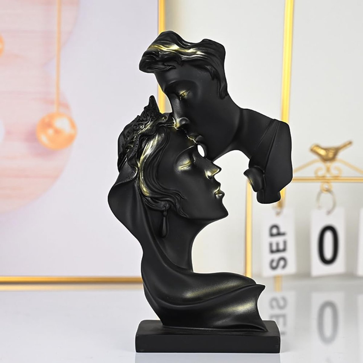 Unyqoos ® Abstracte Romantische Koppel Sculptuur voor Unieke Woon- en Kantoorinrichting