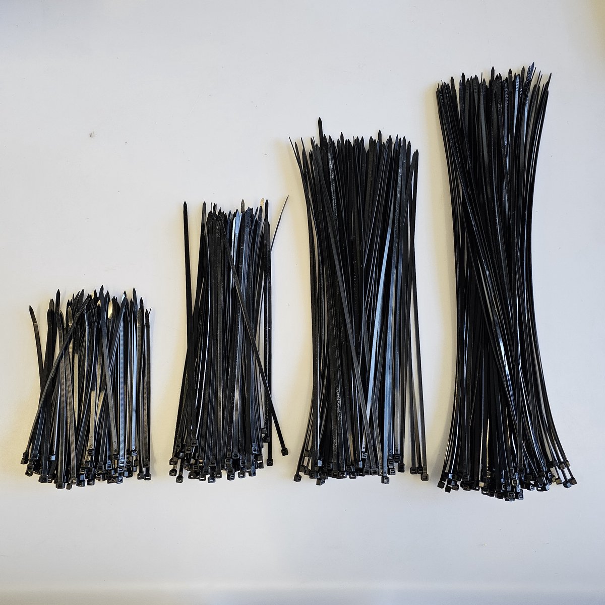 Tyrap Kabelbinders ZWART - set van 100 stuks x 4 - 4,8mm x 200/300/400/500mm