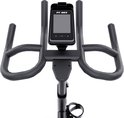 De display en het stuur van de zwarte FitBike spinfiets, met knoppen 'V', 'RESET' en '^'.
