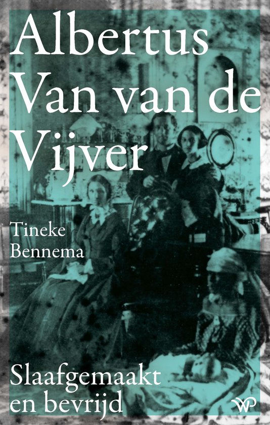 Boekcover met een sepia foto van een groep mensen uit de 19e eeuw. Titel: Albertus Van van de Vijver, Slaafgemaakt en bevrijd.