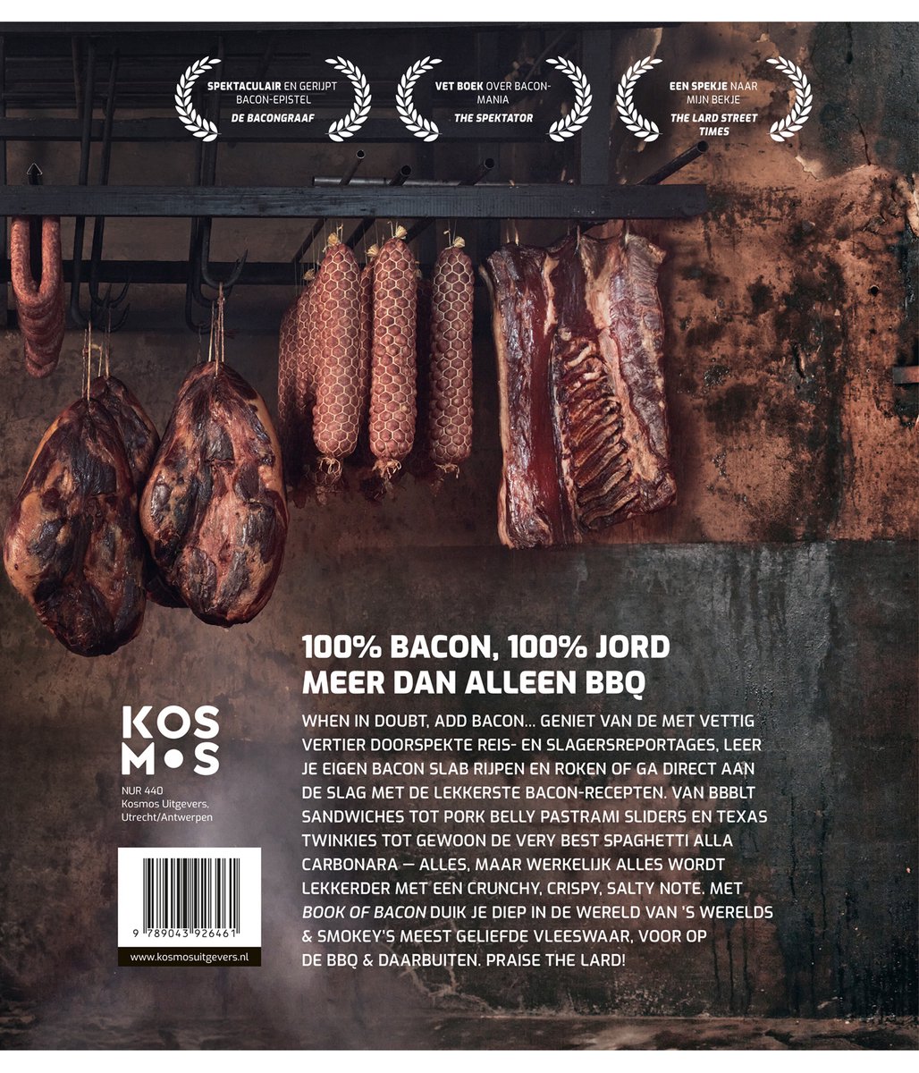 Boek "100% Bacon, 100% Jord" met hangende worsten, spek en vlees.