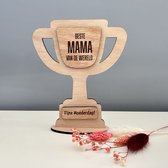 Design407 - Trofee Beste Mama - 18 x 15 cm - Beker - Kampioen - Hout - Houten Decoratie - Moeder - Cadeau voor Haar - Verjaardag cadeau - Gift - Cadeautje - Moederdag cadeautje - Cadeau voor mama - Moederdag