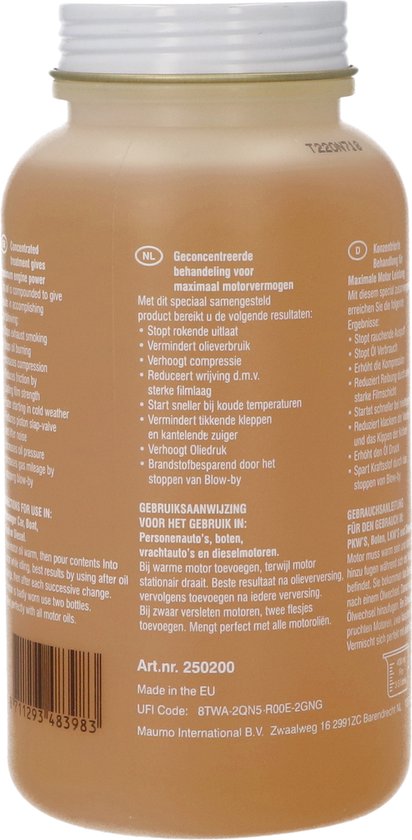 Gouden fles met lichtgele olie. Etiket met informatie in het NL, DE, en FR. Barcode onderaan.