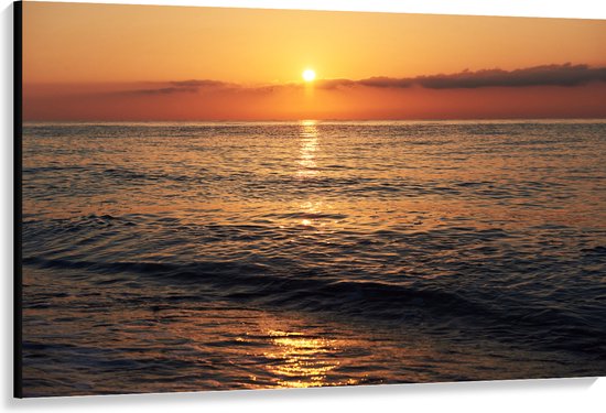 Canvas - Zon Zakkend in de Kalme Zee en Wolken - 150x100 cm Foto op Canvas Schilderij (Wanddecoratie op Canvas)