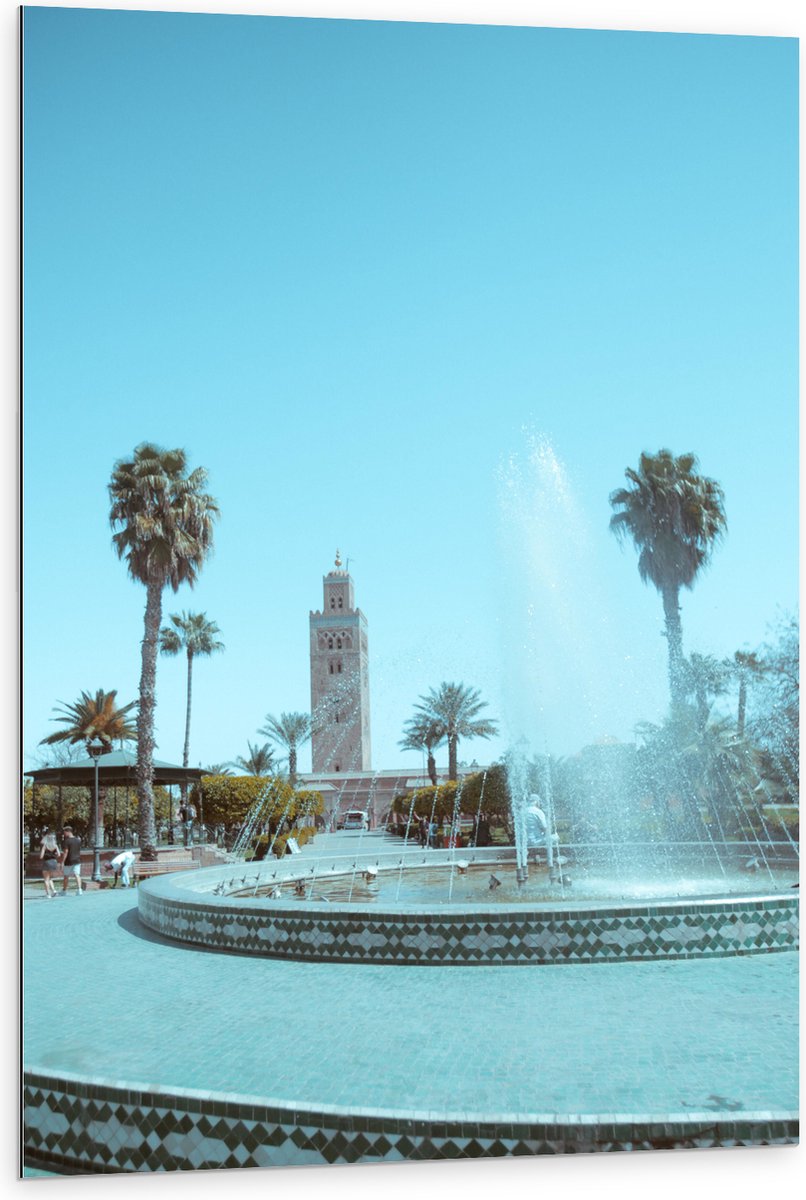 Dibond - Gebouw - Fontein - Water - Bomen - Palmbomen - Mensen - 80x120 cm Foto op Alumini