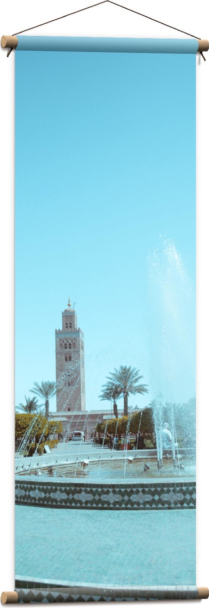Textielposter - Gebouw - Fontein - Water - Bomen - Palmbomen - Mensen - 40x120 cm Foto op