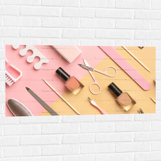 Muursticker - Patroon van Cosmetica Producten op Geel met Roze Oppervlak - 100x50 cm Foto op Muursticker