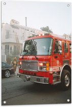 Tuinposter – Brandweermannen met Brandweerauto bij Brand - 60x80 cm Foto op Tuinposter (wanddecoratie voor buiten en binnen)