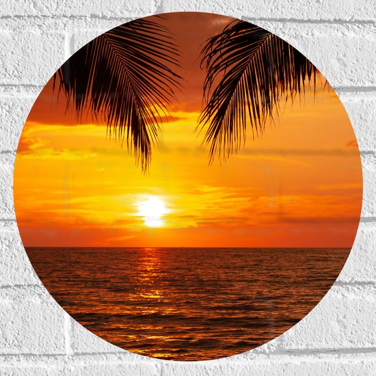 Muursticker Cirkel - Palmbladeren bij Opkomende Zon bij de Zee - 40x40 cm Foto op Muursticker