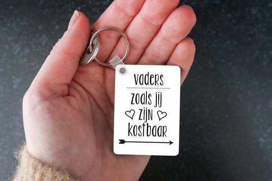 Porte-clés - Dictons - Les pères comme toi sont précieux - Papa - Citations - Cadeaux à distribuer - Plastique - Cadeau Vaderdag - Cadeau - Cadeau pour lui - Astuce - Hommes