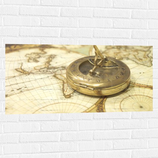 Muursticker - Gouden Kompas op Wereldkaart - 100x50 cm Foto op Muursticker