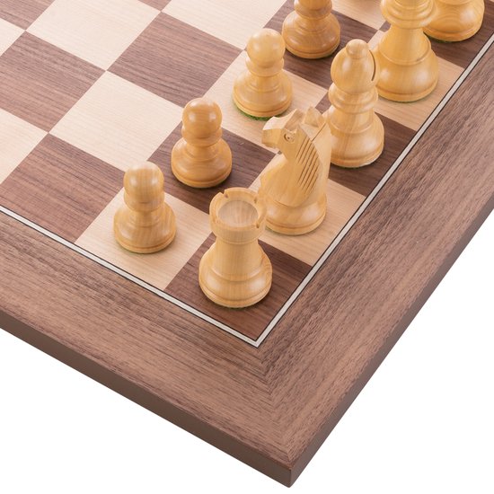 schaak set bord walnoot esdoorn ingelegd 50x50cm met schaakstukken no. 4 in houten kist schaak set bord walnoot esdoorn ingelegd 50x50cm met schaakstukken no. 4 in houten kist