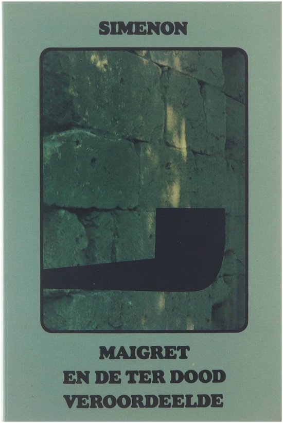 Couverture de livre avec le texte "SIMENON MAIGRET EN DE TER DOOD VEROORDEELDE" et une image d'une silhouette noire de pipe sur un mur de pierres.