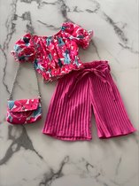 Baby meisjes setje 2 delig Roze bestaande uit een broek en topje inclusief bijpassend tasje, verkrijgbaar in de maten 68 t/m 104