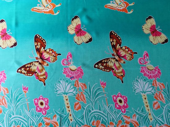 Hamamdoek,pareo,sarong vlinders figuren patroon lengte 115 cm breedte 165 versierd met franjes.