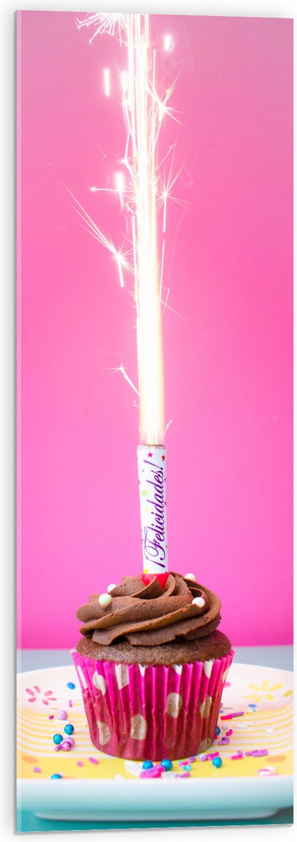 Acrylglas - Verjaardagscupcake met Chocolade Topping en Fontein - 30x90 cm Foto op Acrylgl