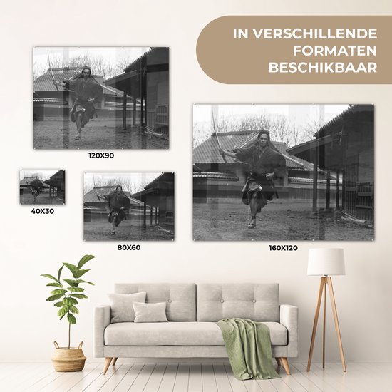 MuchoWow® Peinture sur verre 160x120 cm - Peinture sur verre acrylique - Photo Zwart et blanc d'un samouraï en cours d'exécution - Photo sur verre - Peintures