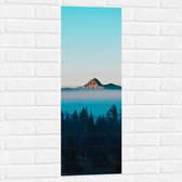 Muursticker - Bergtop boven de Wolken - 30x90 cm Foto op Muursticker