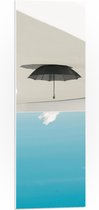 PVC Schuimplaat- Zwarte Paraplu Hangend aan Wit Vlak bij Wolken - 30x90 cm Foto op PVC Schuimplaat