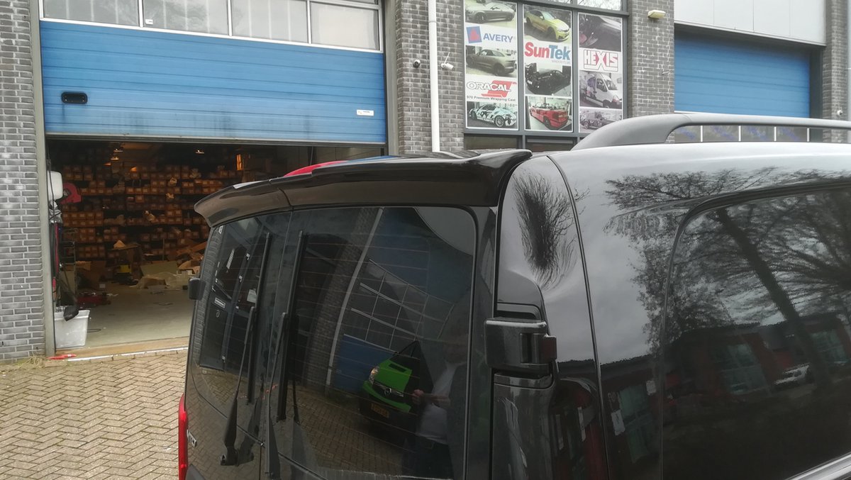 Spoiler Vito W447 W639 dubbele deuren Gespoten in 9197 Obsidian Black Metallic