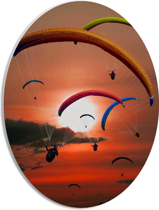 PVC Schuimplaat Ovaal - Grote Groep Paragliders tijdens Roodkleurige Zonsondergang - 30x40 cm Foto op Ovaal (Met Ophangsysteem)