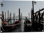 Tuinposter – Italiaanse Gondels in Haven van Venetië, Italië - 80x60 cm Foto op Tuinposter (wanddecoratie voor buiten en binnen)