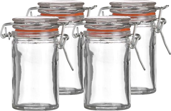 Quatre petits bocaux en verre vides avec joints oranges et fermetures à levier argentées, 70 ml.