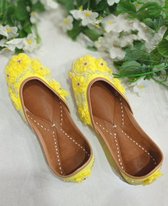 Indiase schoenen / punjabi jutti maat 39 yellow flower design