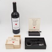 Vaderdag geschenk voor pluspapa - set vierkante houten onderzetters + wijnset + leuke sticker voor een fles wijn + GRATIS extra's - origineel pluspapa geschenk!