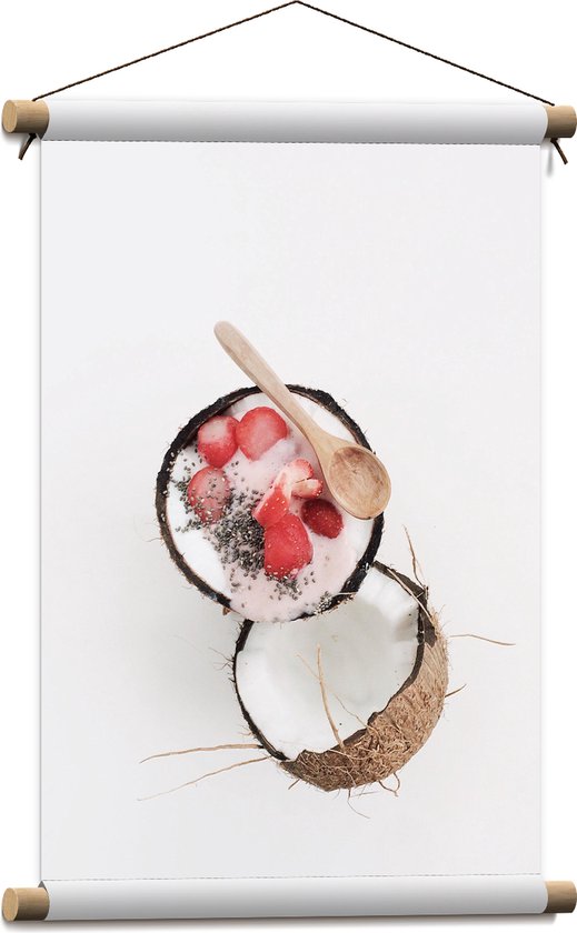 Textielposter - Opengeklapte Kokosnoot Gevuld met Aardbeien - 40x60 cm Foto op Textiel