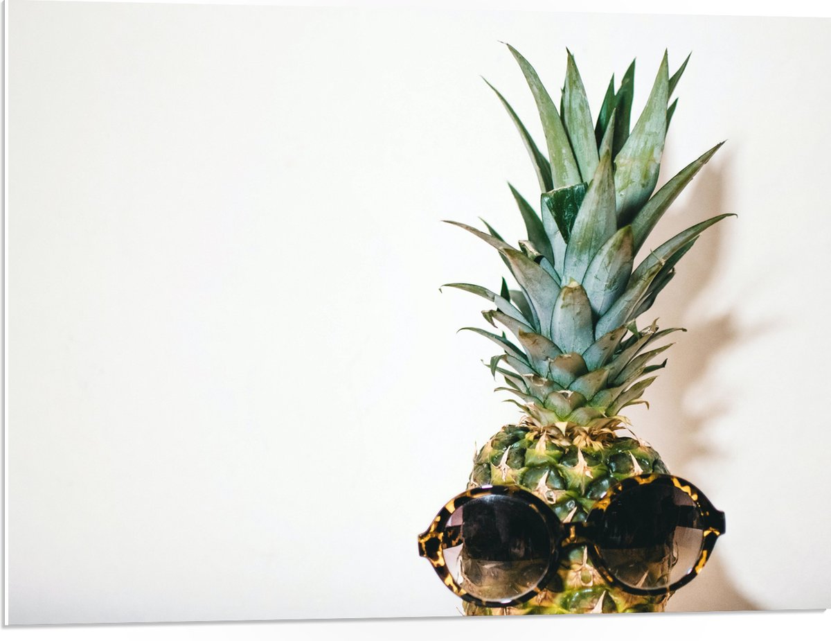 PVC Schuimplaat- Ananas met Zonnebril op - 80x60 cm Foto op PVC Schuimplaat