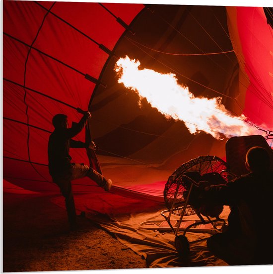 PVC Schuimplaat - Vuur in Doek van Rode Luchtballon - 80x80 cm Foto op PVC Schuimplaat (Met Ophangsysteem)