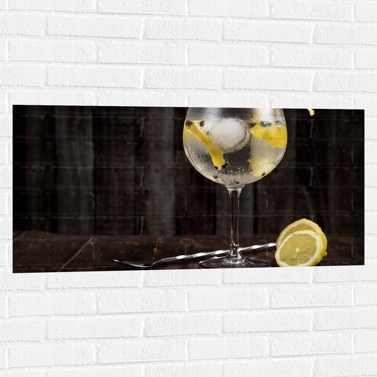 Muursticker - Gin Tonic met Citroenschijfjes - 100x50 cm Foto op Muursticker