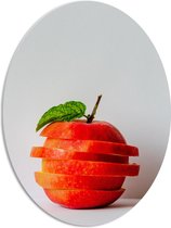 PVC Schuimplaat Ovaal - Appel - Gesneden - Gestapeld - Blaadje - Eten - Fruit - Rood - 51x68 cm Foto op Ovaal (Met Ophangsysteem)