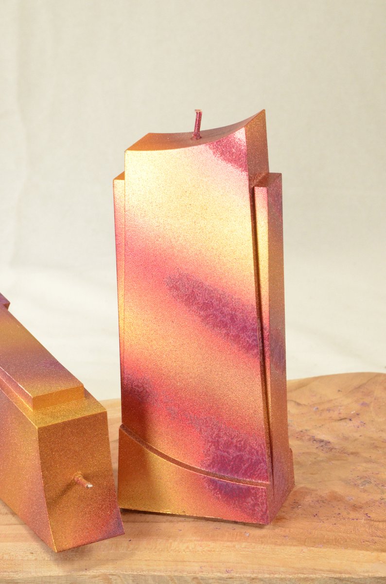 Apollo handgemaakte Design Kaars in GOUD en LILA, hoogte: 18 cm - BEKIJK VIDEO