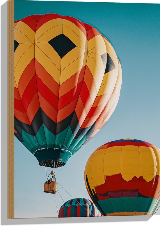 Hout - Man in Mandje onder Kleurrijke Luchtballon omringd door Luchtballonnen - 40x60 cm - 9 mm dik - Foto op Hout (Met Ophangsysteem)