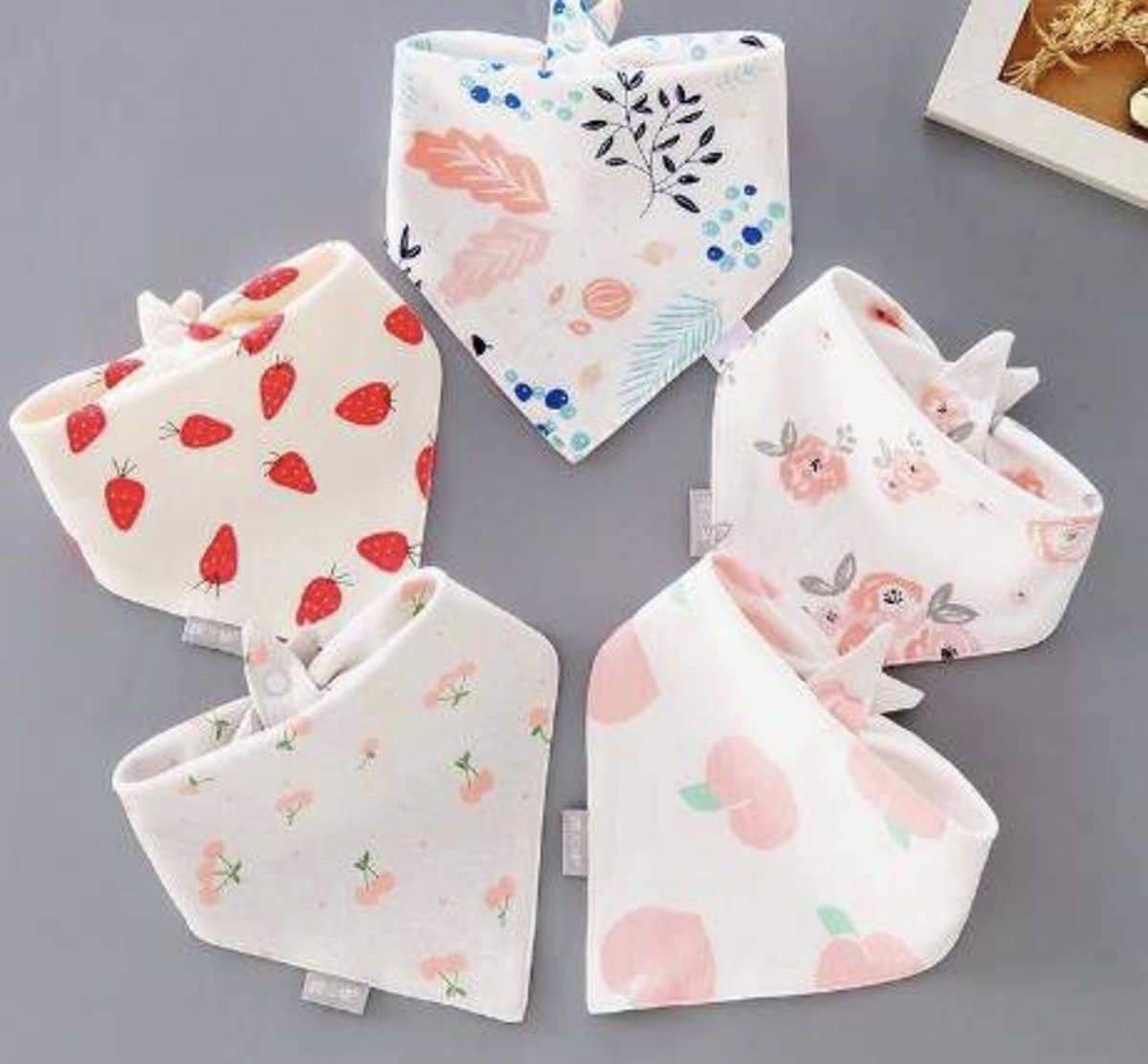 Goedkoopste IL BAMBINI - set van 5 bandana slabbetjes voor baby - roze en rood