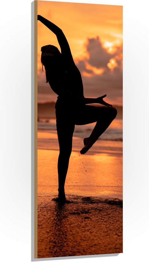 Hout - Silhouet van Ballet Danseres op het Strand tijdens Zonsondergang - 50x150 cm - 9 mm dik - Foto op Hout (Met Ophangsysteem)