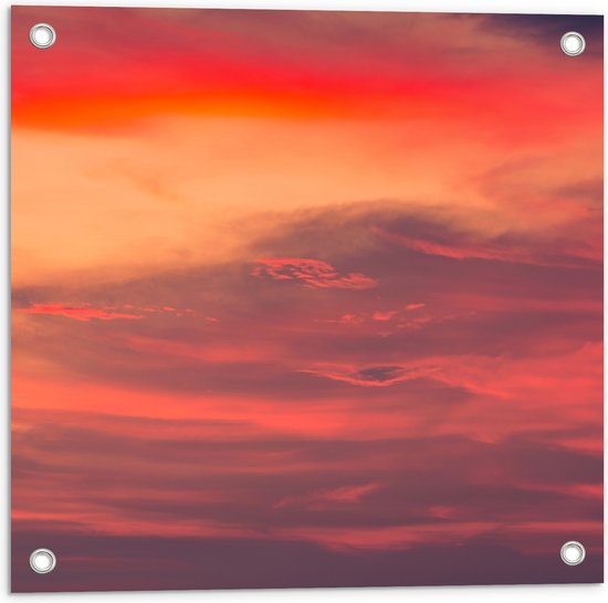 Tuinposter – Rode Gloed over de Wolken in de Lucht - 50x50 cm Foto op Tuinposter (wanddecoratie voor buiten en binnen)