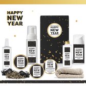 Geschenkset "Happy New Year" 8 Producten - 680 gram | Luxe cadeauset voor haar - Bamboe & Aloë Vera wellness set - Giftset gelukkig nieuwjaar vrouw - Nieuw Jaar - 2024 - Eindejaar geschenk - Pakket fijne Jaarwisseling - Oud & Nieuw cadeau