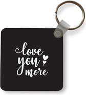 Porte-clés - Citation ''love you more'' sur fond noir - Plastique - Cadeau Saint Valentin