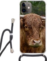 Coque avec cordon iPhone 12 Mini - Highlander écossais - Animaux - Herbe - Siliconen - Bandoulière - Coque arrière avec cordon - Coque pour téléphone avec cordon - Coque avec corde