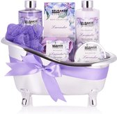 BRUBAKER Cosmetics Lavendel bad- en doucheset - Cadeautip Vrouw - Cadeau Idee - Verwenpakket Vrouw - 7-delige geschenkset in decoratieve badkuip - Moederdag cadeautje