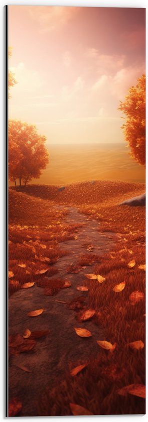 Dibond - Schilderij van Weg tussen Bomen Bedolven onder Herfstbladeren met Prachtig Uitzicht - 20x60 cm Foto op Aluminium (Wanddecoratie van metaal)
