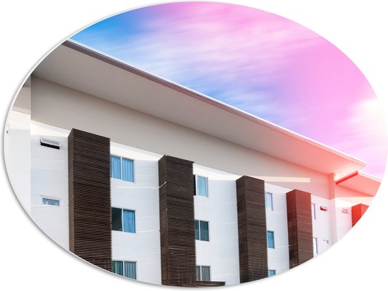 PVC Schuimplaat Ovaal - Meerkleurige Lucht boven Appartement - 56x42 cm Foto op Ovaal (Met Ophangsysteem)