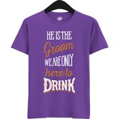 He Is The Groom | Vrijgezellenfeest Cadeau Man - Groom To Be Bachelor Party - Grappig Bruiloft En Bruidegom Bier Shirt - T-Shirt - Unisex - Dark Purple - Maat 3XL