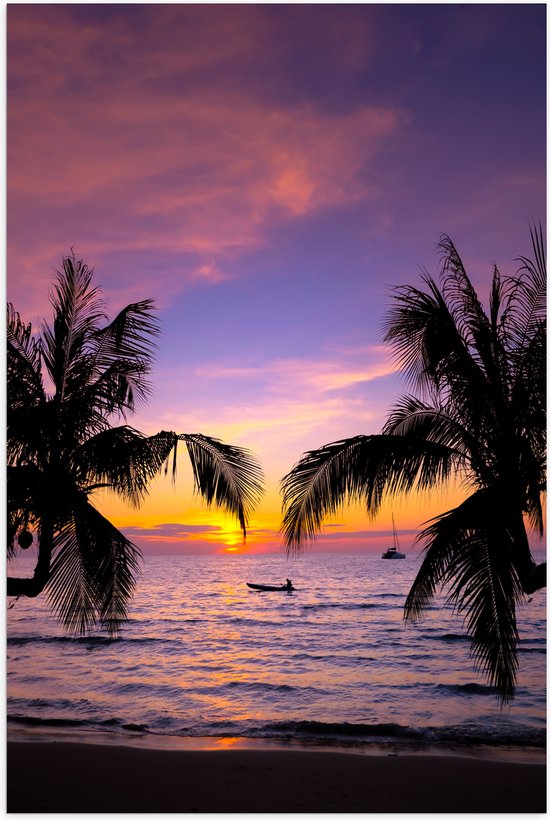 Poster Glanzend – Silhouet van Palmbomen Hangend boven het Strand op Zomerse Avond - 50x75 cm Foto op Posterpapier met Glanzende Afwerking