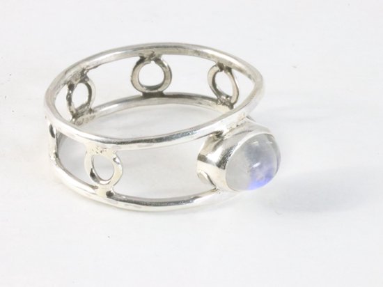 Fijne opengewerkte zilveren ring met regenboog maansteen - maat 16